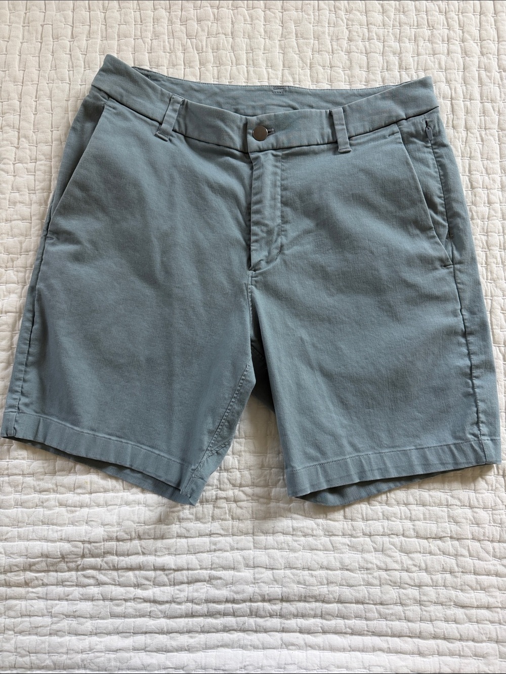 Lululemon Commission Short Classic Fit EUC  7.5” (cotton blend) — Chambray